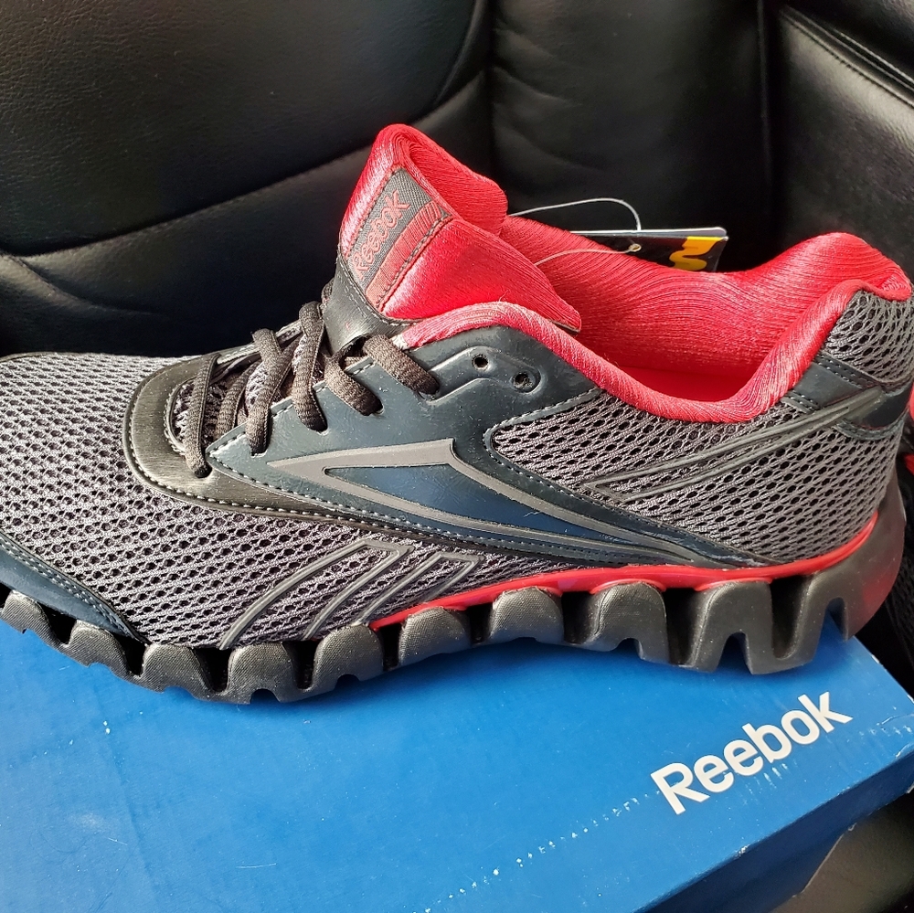 NWT Women's Reebok ZIGS ZIG FUEL TECH